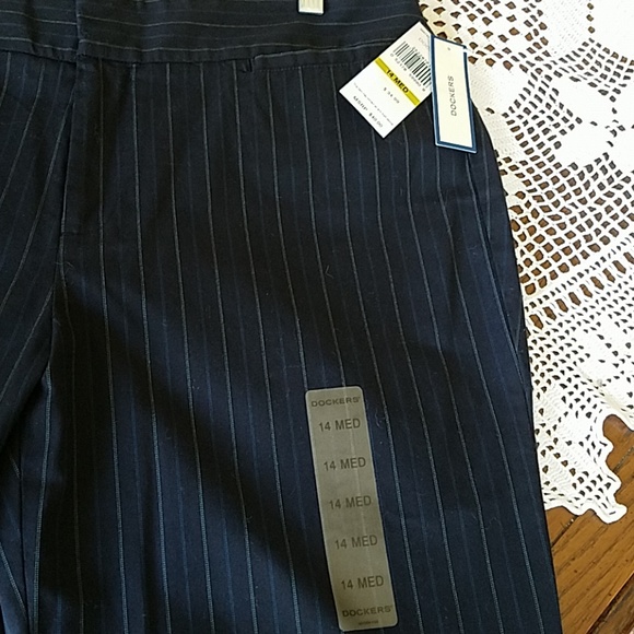 Levi's Womens Dockers Slacks - Picture 2 of 4